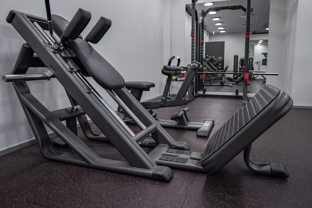 체육관의 현대적인 가벼운 체육관 스포츠 장비