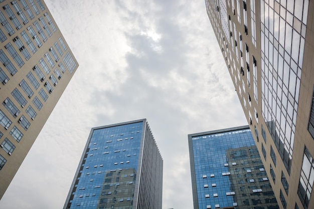 Foto ufficio moderno edificio con facciata di vetro