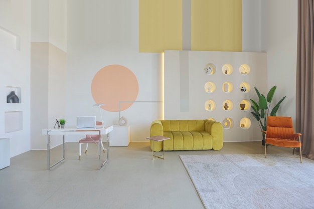 グラフィックの壁の装飾が施されたパステルカラーの未来的なスタイルのモダンなオープンプランの部屋のインテリア。非常に高い天井と大きな窓。ゴールドのメタリック要素を備えた柔らかくスタイリッシュな家具