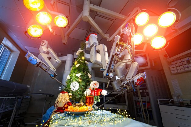 Foto sala operatoria moderna in clinica decorata con albero di natale. albero di capodanno sul tavolo operatorio.