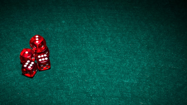 Foto composizione moderna di carte da poker