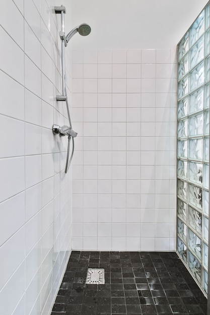 현대식 샤워실