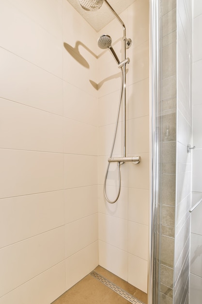 Modern shower stall