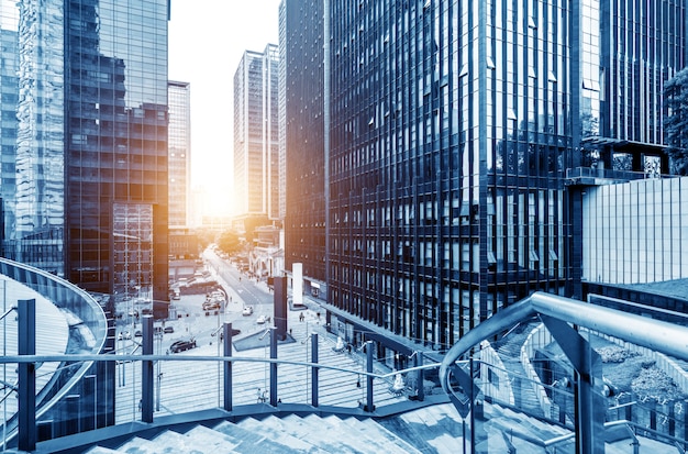 写真 モダンな広場と高層ビルの眺め