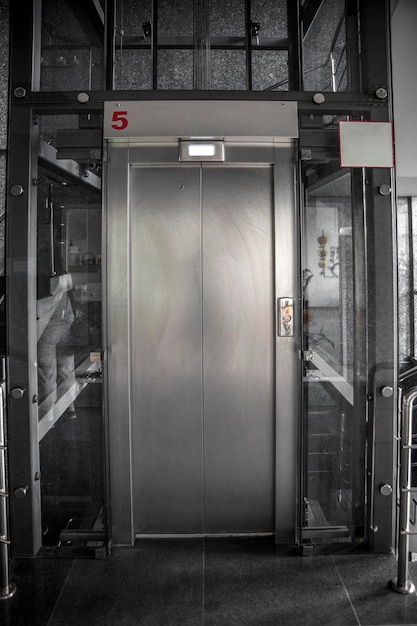 Photo modern steel elevator