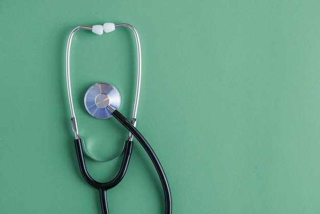 Photo modern stethoscope on green background