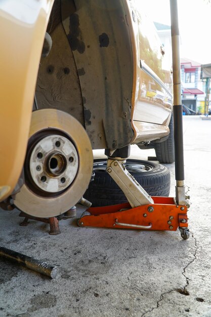 Modern Vehicle and the Floor Jack Lift Vehicle Servicing