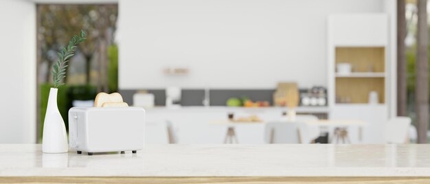 Piano tavolo bianco moderno con tostapane e spazio mockup su sfondo bianco sfocato della cucina