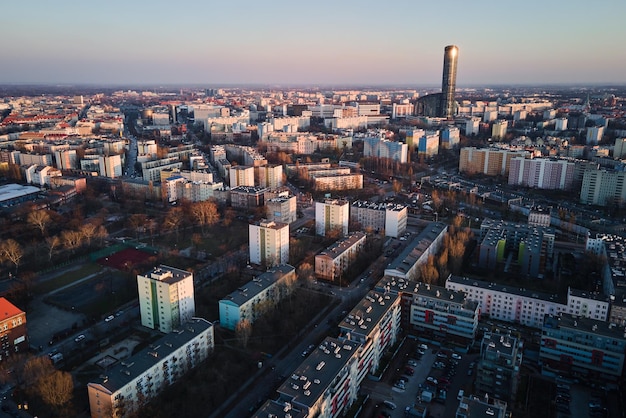 Modern wooncomplex in wroclaw city polen luchtfoto van district met moderne residentie gebouwd