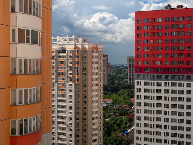 Modern wooncomplex voor gezinnen, luchtfoto.