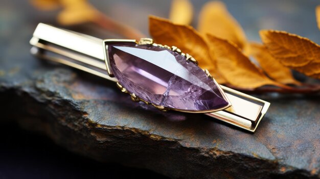 Moderne amethyst speld met gouden bladeren hoge kwaliteit Uhd beeld