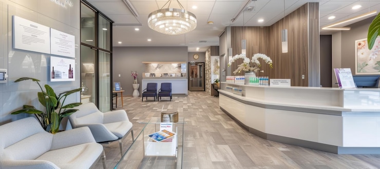 Foto moderne botox clinic lobby met stijlvolle zitplaatsen en brochures ideaal voor design print poster gebruik