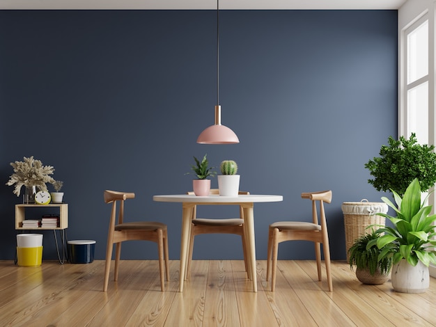 Moderne eetkamer interieur met donkerblauwe muur. 3d-rendering