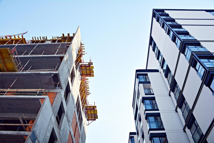 Foto moderne flatgebouw op een zonnige dag met een blauwe lucht fassade van een moderne flatgebouw