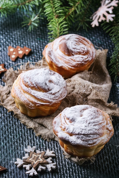 Moderne gebakjes cruffins voor kerstmis