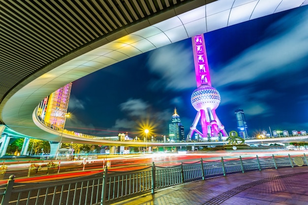 Moderne hoogbouw in Shanghai, Pudong, nachtzicht, China