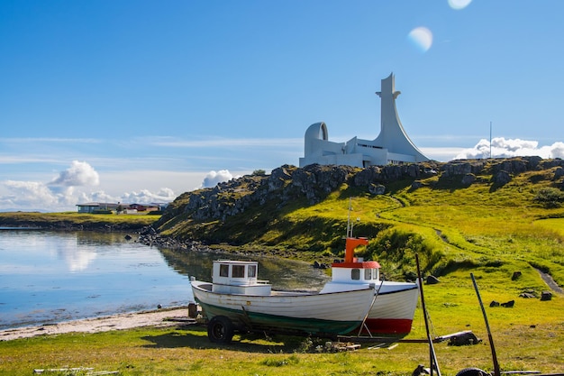 Moderne kerkarchitectuur in Stykkisholmur, IJsland