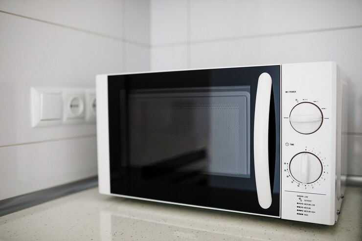 Moderne keuken interieur met magnetron
