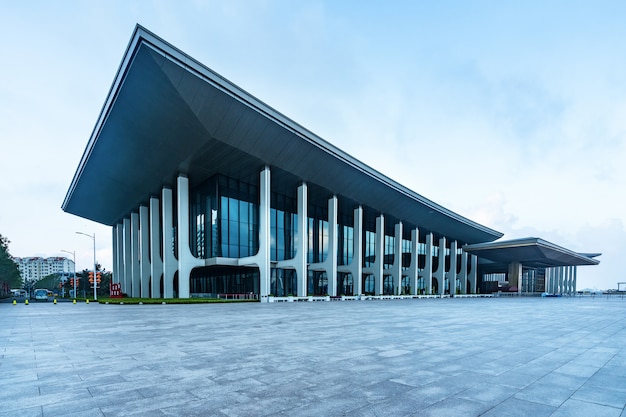 Moderne stadsgebouwen op vierkanten