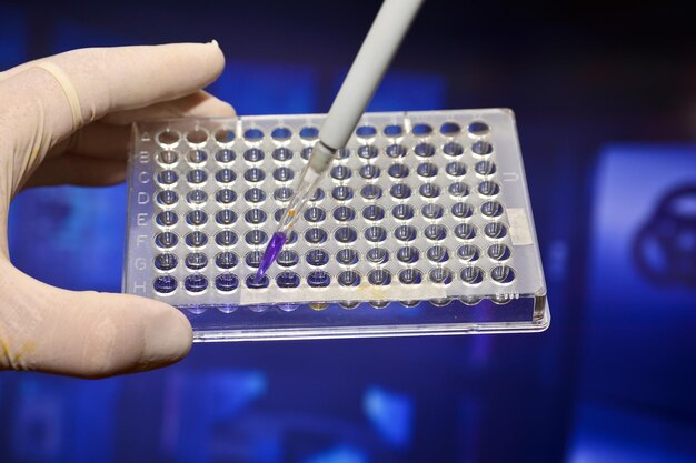 Moderne technologie in een wetenschappelijk laboratorium