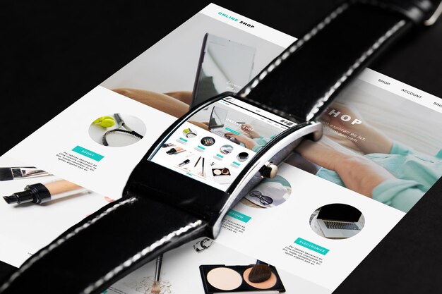moderne technologie, internetwinkelen, object- en mediaconcept - close-up van zwarte smartwatch met online winkelwebpagina op het scherm