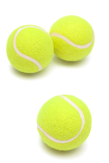 moderne tennisballen op een witte achtergrond