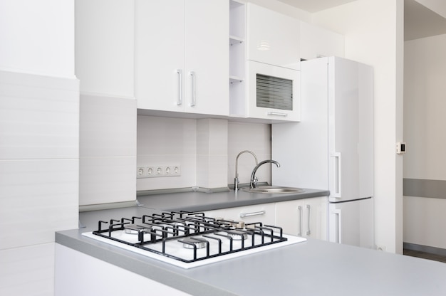 Moderne witte keuken