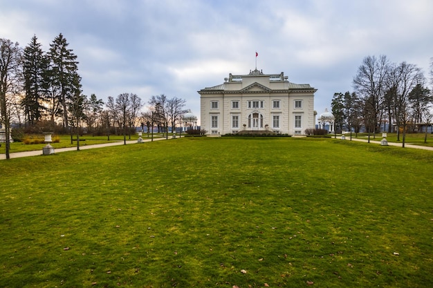 Modest neoclassical style residential manor of Uzutrakis