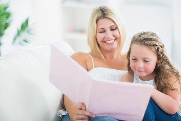 Moeder met dochter leesboek