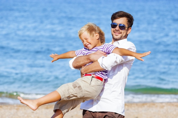 Moeder mode kind dag zomer dochter strand