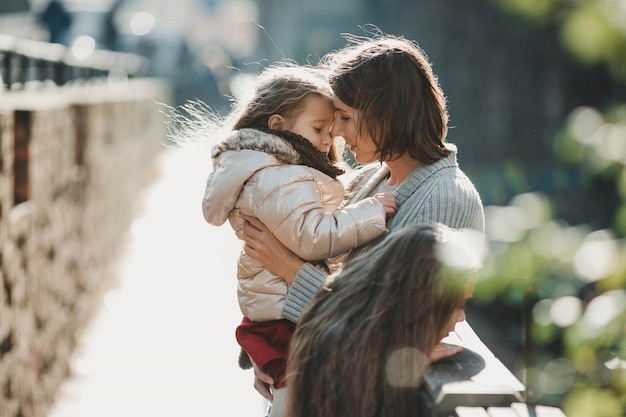 Moeder naar de voorkant met haar baby