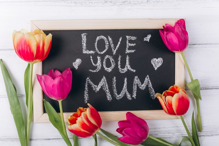 Foto moederdag concept. krijtbord met bloemen.