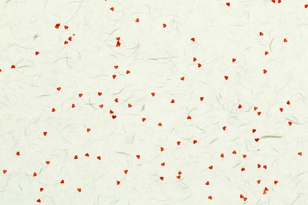 Moerbeiboomdocument met de rode achtergrond van de hartenvalentijnskaart