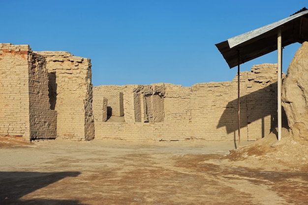 Mohenjo daro-ruïnes sluiten de Indus-rivier in het Larkana-district Sindh, Pakistan