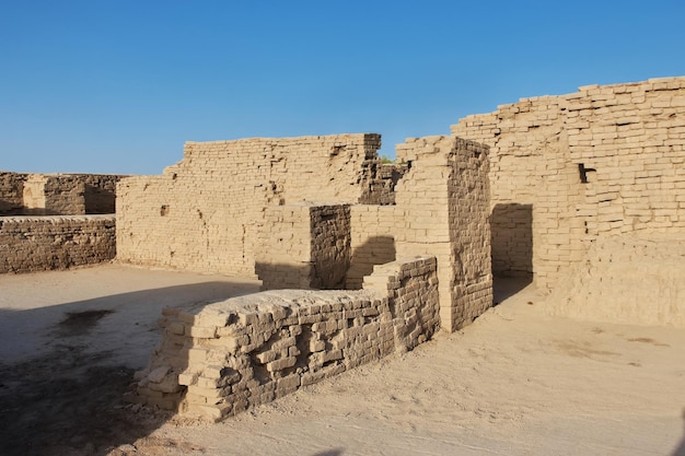 Mohenjo daro-ruïnes sluiten de indus-rivier in het larkana-district sindh, pakistan