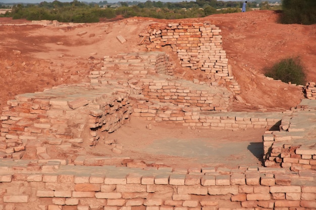 Mohenjo daro-ruïnes sluiten de Indus-rivier in het Larkana-district Sindh, Pakistan