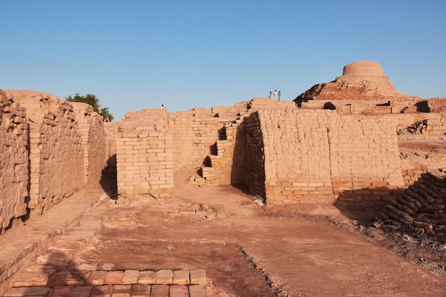 Mohenjo daro-ruïnes sluiten de indus-rivier in het larkana-district sindh, pakistan