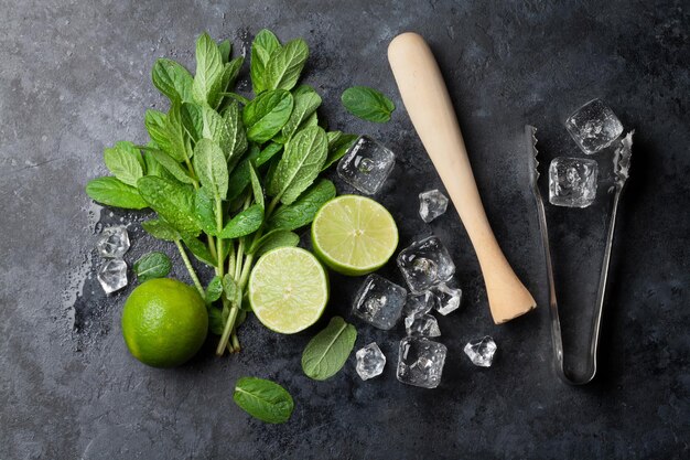 Mojito cocktail making