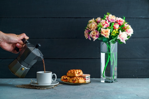 Mokkakoffie maken met mokapot voor koffietijd