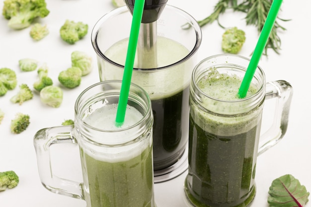 Mokken met groene groentesmoothies