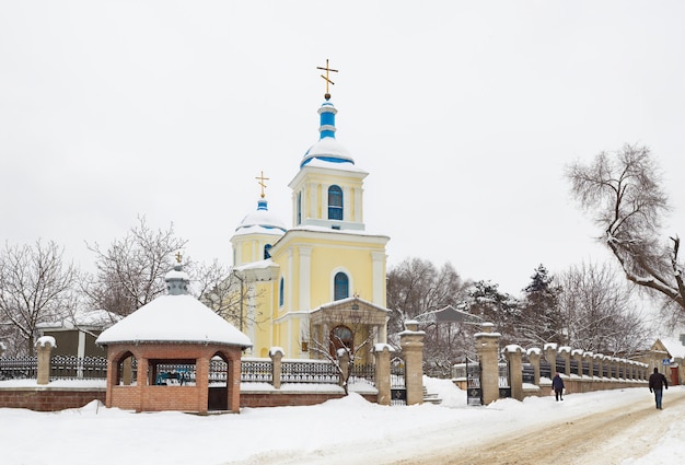 Moldavische orthodoxe kerk in de winter. Panorama gemaakt van 25 frames.