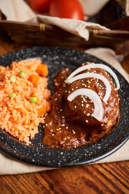写真 チキンとモールソース メキシコの典型的な食事