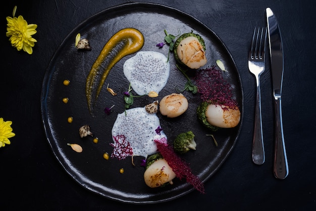 Photo molecular gourmet cuisine unusual dark background concept. exquisite delicacies. specific food