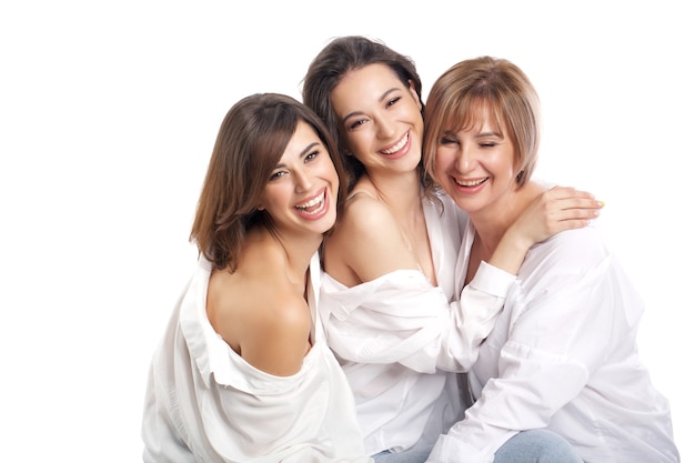 Photo mom and daughters in white