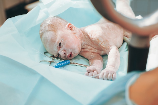 Mom and newborn baby skin to the skin after birth in the hospital.