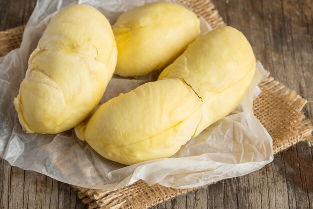 Photo mon thong durian on wood background,king of fruits,culture fruit