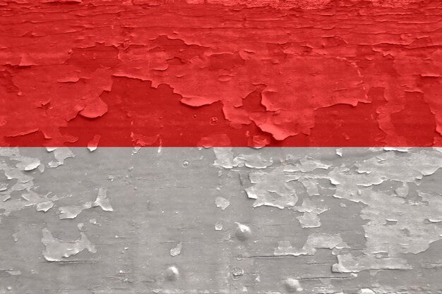 Флаг Монако на старой деревянной поверхности с облупившейся краской Текстурированный фон обоев для дизайна