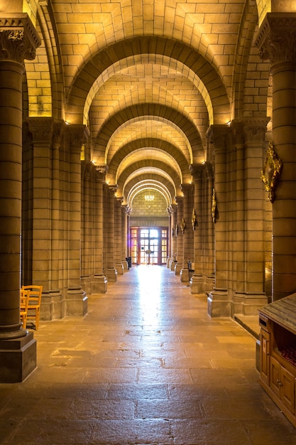 モナコ聖ニコラス大聖堂のインテリア。
