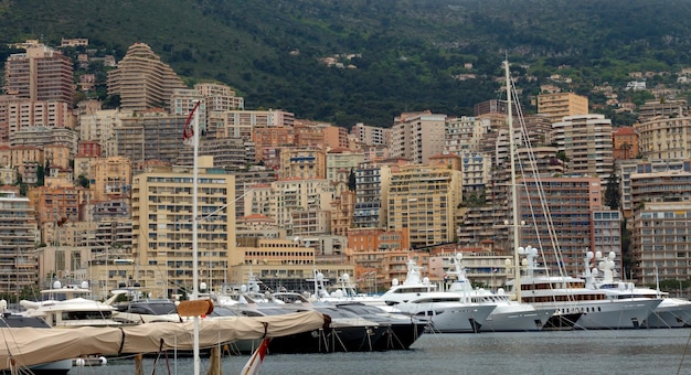 Foto monaco yacht nel porto ercole