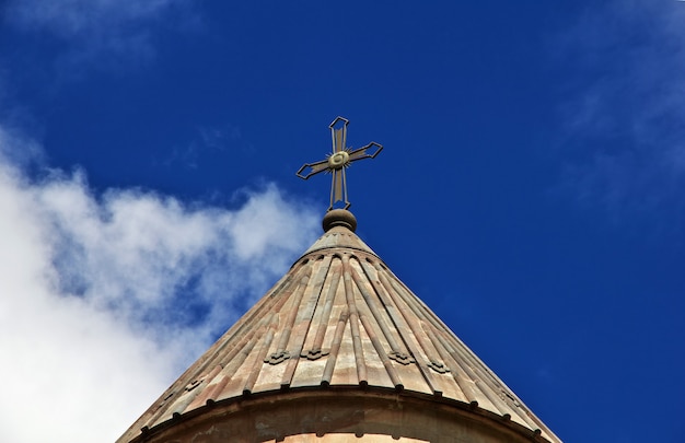 アルメニア、コーカサス山脈の山中にあるNoravank修道院
